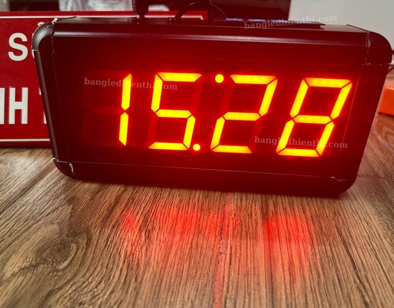 đồng hồ led